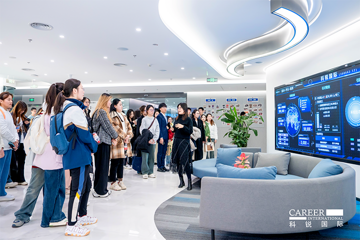 知名人力资源供应商k8凯发国际在企业参访活动中为拜访嘉宾与学生介绍公司基本情况